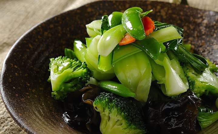 西兰花炒杂菜Flash Fried Broccoli w/ Seasonal Vege
